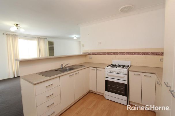 2/28 Torch Street, Bathurst, NSW 2795 - Photo 1