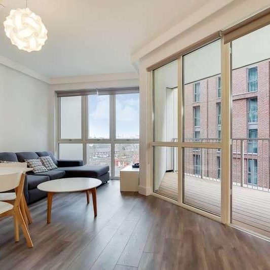 Silvertown Way, Canning Town, E16 - Photo 1