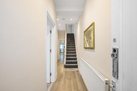 4 bedroom terraced house to rent - Photo 3