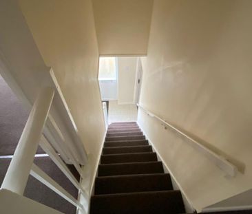 6 bedroom semi-detached house to rent - Photo 1
