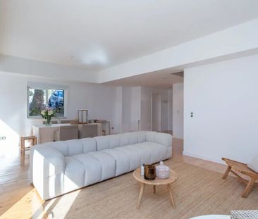 Semi-detached 3BR home in quiet condo with pool, Estoril. - Photo 1