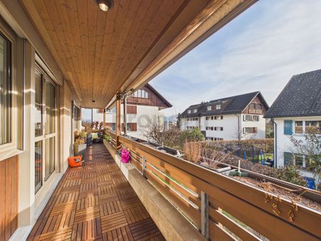 Family-friendly living with garden & fireplace 4.5 rooms in Hombrechtikon - Photo 2