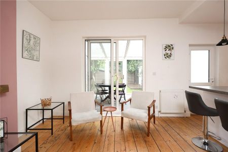 4 bedroom semi-detached house to rent - Photo 2