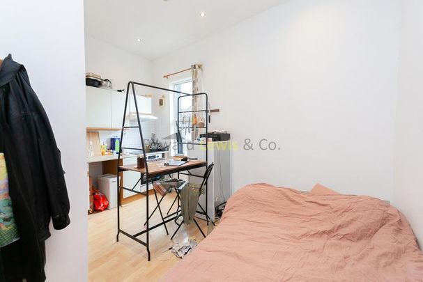 Studio to rent - Photo 1