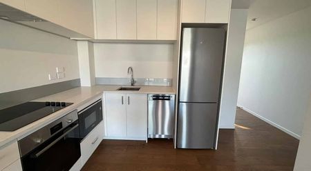 Spacious & Modern 3 bedroom, 2 bathroom townhouse - Photo 3