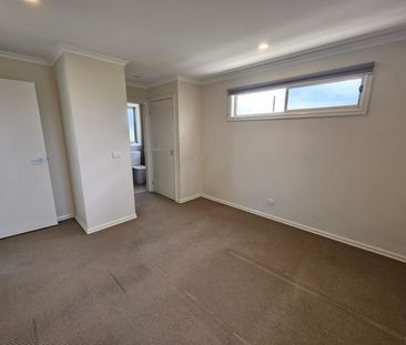 3/7 Holland Court, Oakleigh VIC 3166 - Townhouse For Rent | Domain - Photo 5
