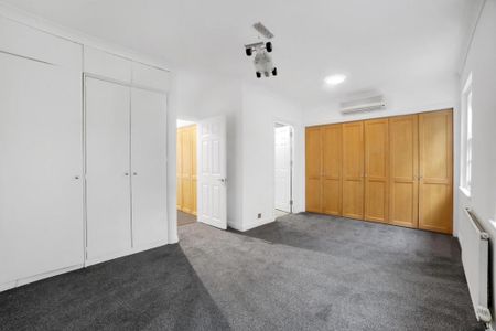 5 bedroom end of terrace house to rent - Photo 4