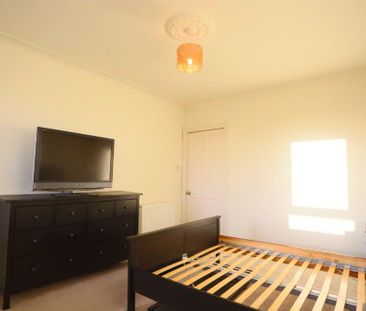 3 bedroom flat to rent - Photo 3