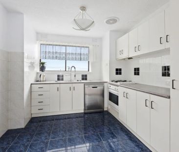Two Bedrooms in the Heart of Footscray! - Photo 2