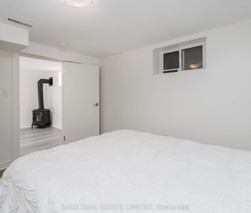 131 Meadowvale Drive #Lower - Photo 3