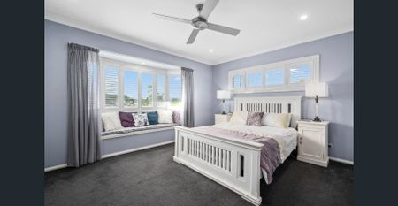 Elegant Family Living in the Prestigious Lakes Estate - Photo 5