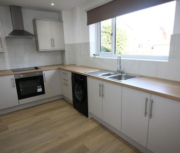 3 bedroom semi-detached house to rent - Photo 2