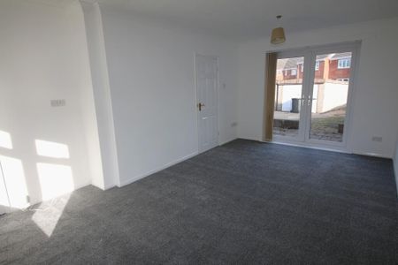 3 bedroom semi-detached house to rent - Photo 4