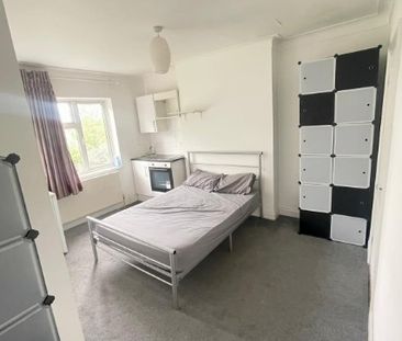 Studio Flat, Lichfield Grove, N3 - Photo 1