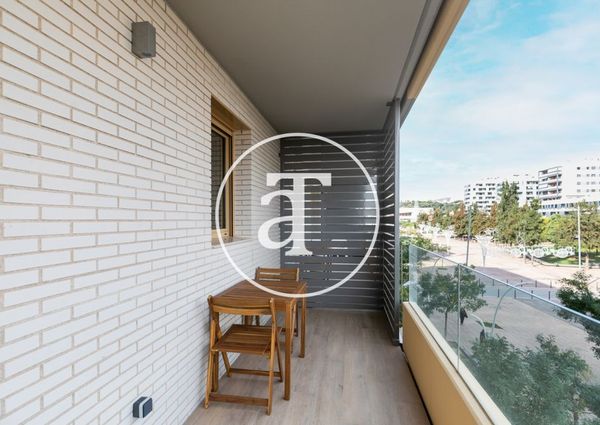 2-bedroom apartment for rent with study and balcony in Badalona