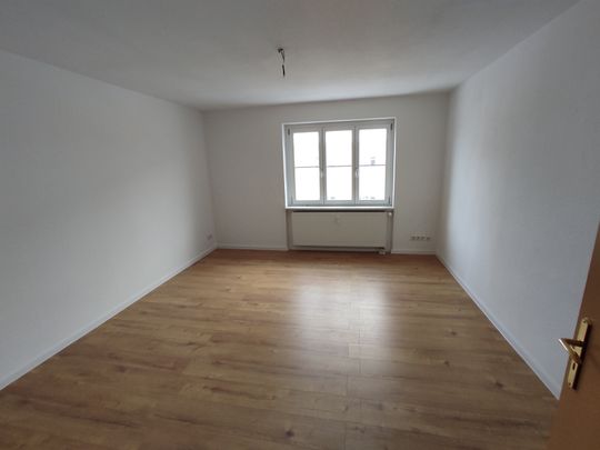 Helle 2-Raum-Wohnung mit Balkon! - Foto 1