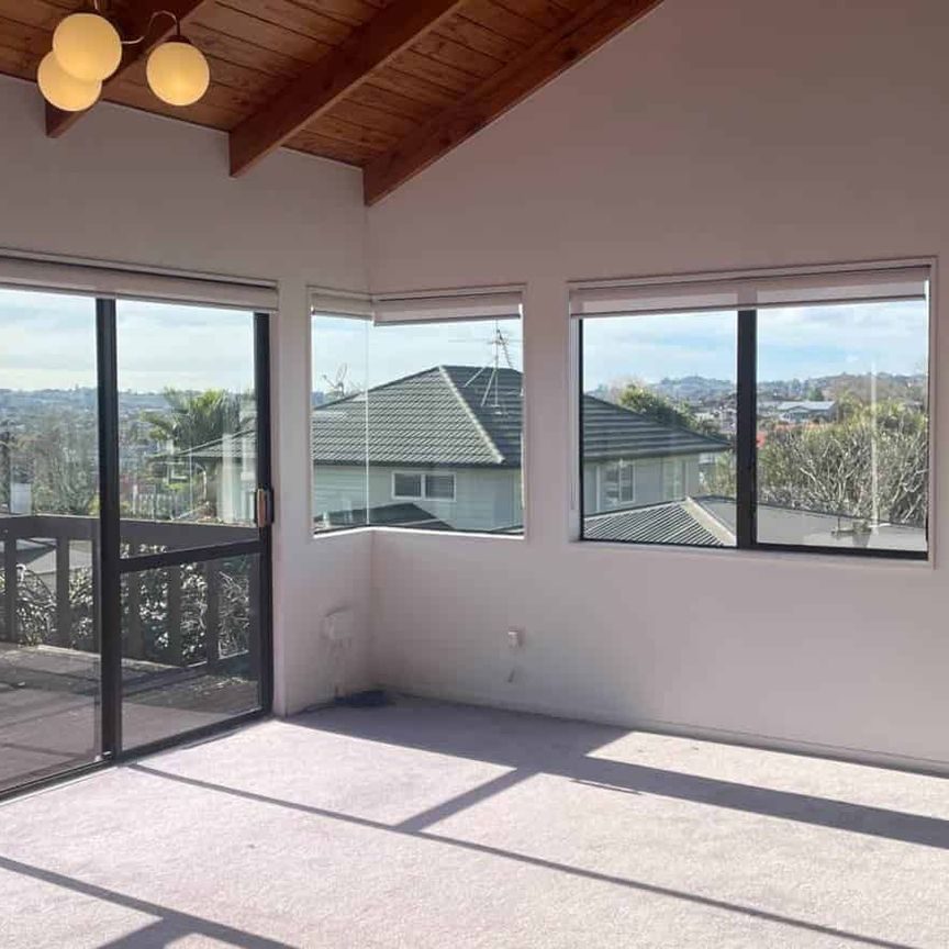 Sunny family home with views - Photo 1