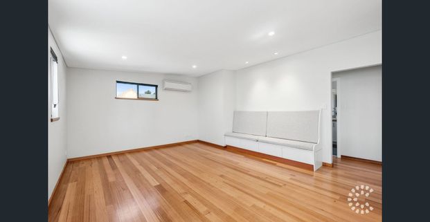 Vibrant Fremantle Escape! - Photo 1