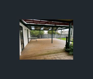 Large and Tranquil Living, Plenty of Space Throughout! - Photo 3