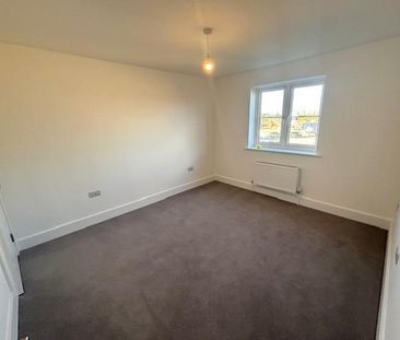 4 bedroom detached house to rent - Photo 2