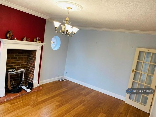 4 bedroom bungalow to rent - Photo 1