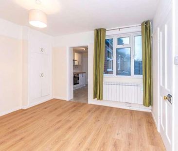 Bytham Road, Creeton, NG33 - Photo 1