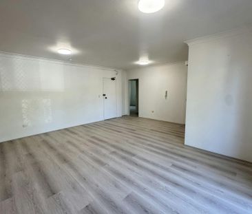 NEWLY RENOVATED APARTMENT - Photo 5