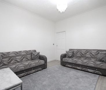 4 bedroom end of terrace house to rent - Photo 3