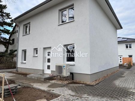 Erstbezug: moderne Stadtvilla mit geh. Innenausstattung und EBK in idyllischer Lage - Photo 4