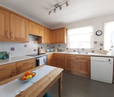 3 bedroom apartment to rent - Photo 6