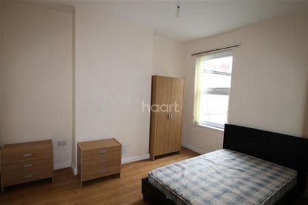 TO LET, 6 BEDROOM HOUSE - Photo 2