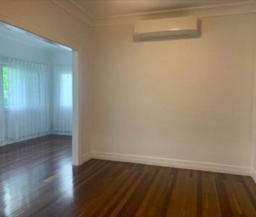 Wavell Heights - Photo 1