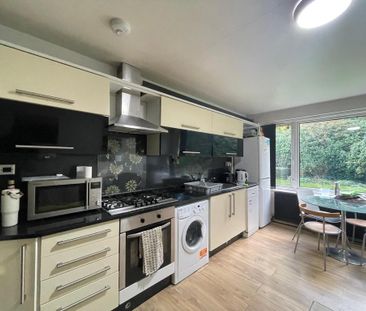 3 bedroom flat to rent - Photo 4