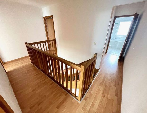 gro&szlig;z&uuml;gige 4-Zimmer Maisonette Wohnung mit Loggia in famili&auml;rer Wohnanlage! - Photo 1