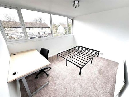 Heritage Close, Uxbridge, UB8 - Photo 2