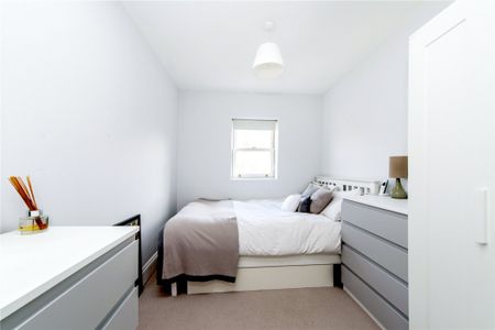 Munster Road, London, SW6 - Photo 2