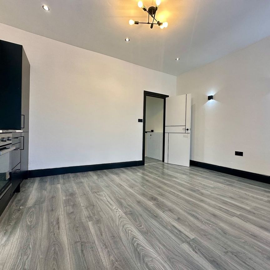 2 Bed Flat, Woodlands St, SE13 - Photo 1