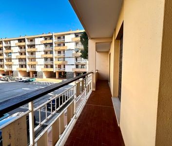 Location Appartement 2 pièces 50m² HYERES 83400 - Photo 1