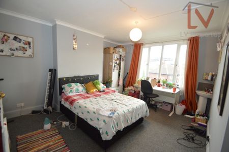 Kirkstall Lane - Photo 3