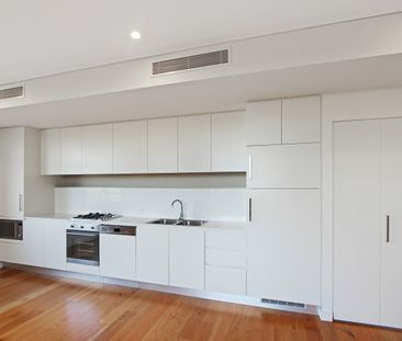 Super large 2 bed with Xlarge Car Space! - Photo 5