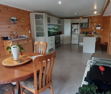 Warm wood cabin overlooking Oceans beach area - Photo 5