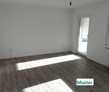 Gute Aussichten: Sanierte Wohnung mit Loggia und Blick ins Grüne! - Photo 1