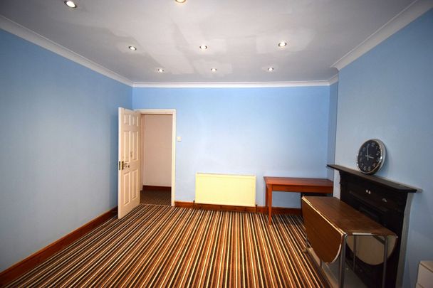 2 Bed Flat, St. Albans Road, IG3 - Photo 1