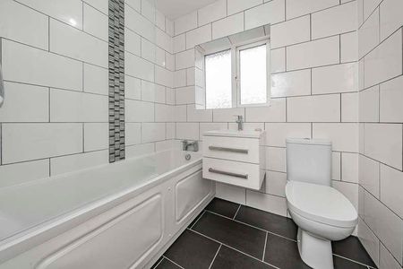 Worcester Road, Uxbridge, UB8 - Photo 3