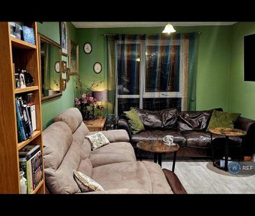 1 bedroom in a flat share to rent - Photo 2