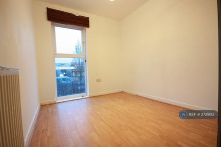 2 bedroom flat to rent - Photo 3