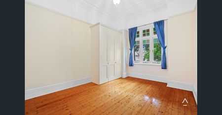 Charming Family Home with Swimming Pool - Photo 3