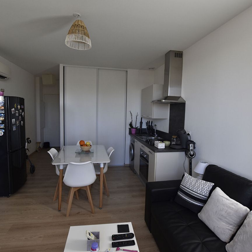 T2 récent - climatisation - ascenseur, - Photo 1