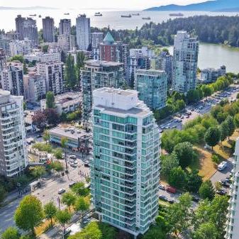 Coal Harbour Newly Furnished Luxury 900 sqf1 bedrm & Lg Den 1 bathrm - Photo 1