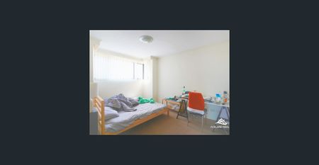 Furnished 3 Bedroom With Parking - Photo 3